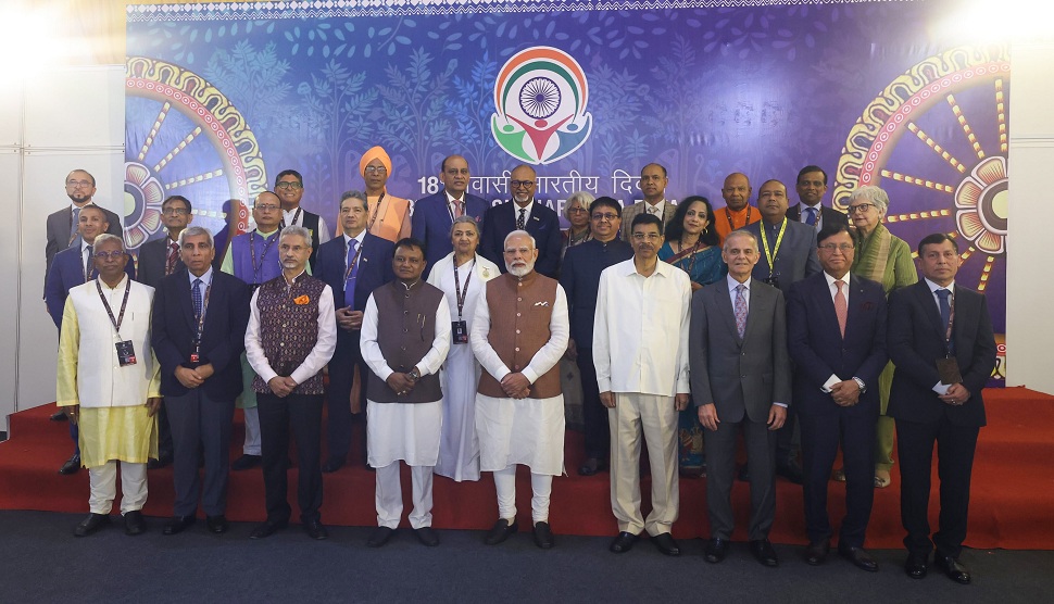 Prof. Dr. Kaushik Laxmidas Ramaiya, a distinguished physician based in Tanzania, has been honored with the Pravasi Bhara – photo 2