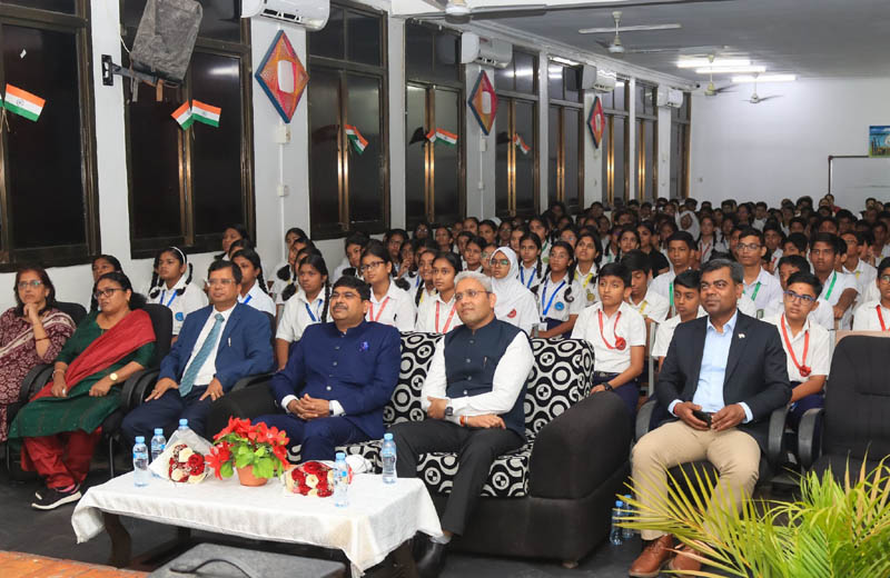High Commissioner Mr. Bishwadip Dey joined the students of Indian School in Dar es Salaam for the virtual session of 'Pa – photo 2