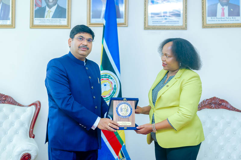 High Commissioner Shri Bishwadip Dey presents credentials to Ms. Veronica M. Nduva, Secretary General of the East Africa – photo 2