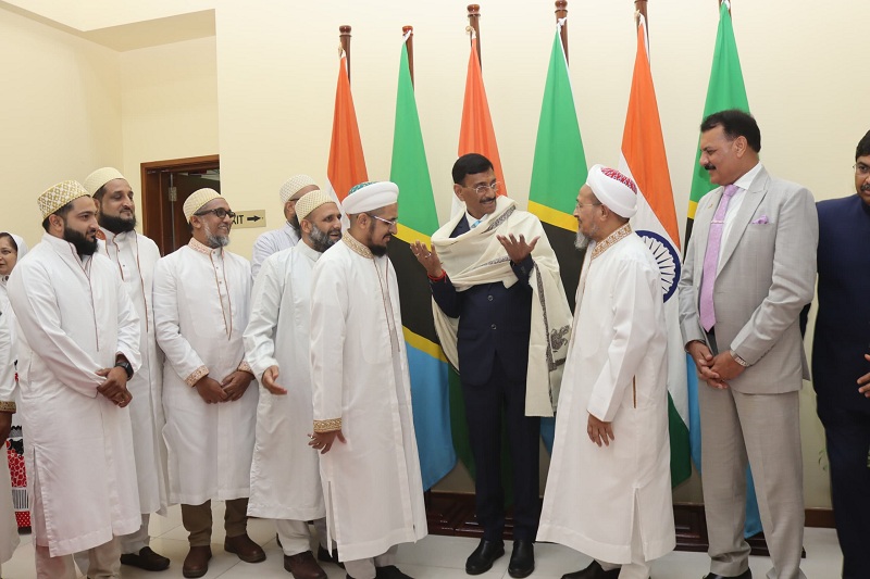 Hon'ble Raksha Rajya Mantri of India Shri Sanjay Seth interacted with the Indian Community and Indian Diaspora at the Hi – photo 11