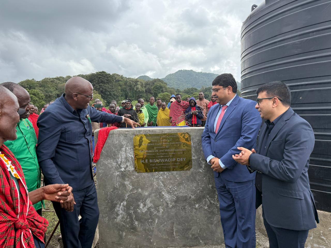 Inauguration of a water project in Longido District by Mr. Bishwadip Dey, High Commissioner of India, and Dr. Steven L. – photo 5