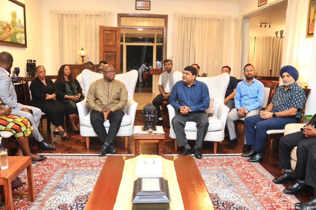 High Commissioner Shri Bishwadip Dey hosted a pre-departure dinner at India House, Dar es Salaam, for thirty Tanzanian d – photo 11