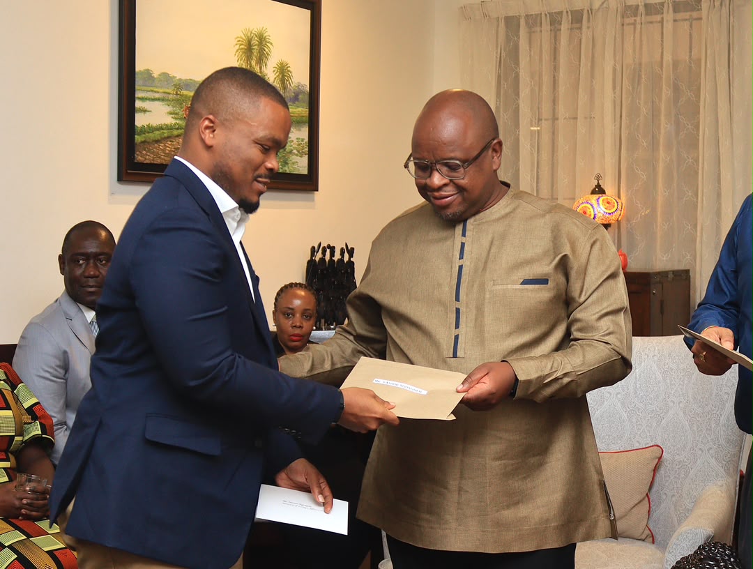 High Commissioner Shri Bishwadip Dey hosted a pre-departure dinner at India House, Dar es Salaam, for thirty Tanzanian d – photo 13