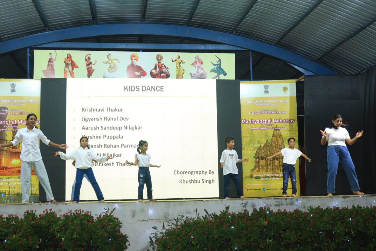 High Commission of India organized Madhyanchal Mahotsav at the Swami Vivekananda Cultural Centre (23 November 2025) – photo 6