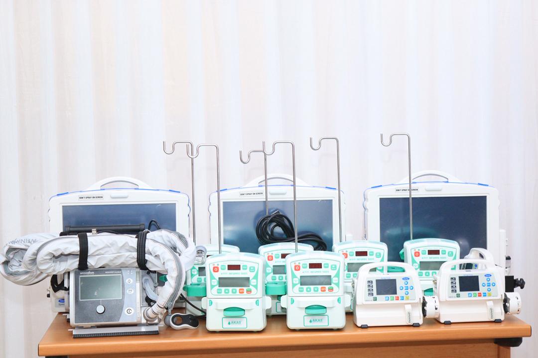 Mr. Bishwadip Dey,� High Commissioner of India to Tanzania handed over critical life saving equipments to Shree Hindu Ma – photo 7