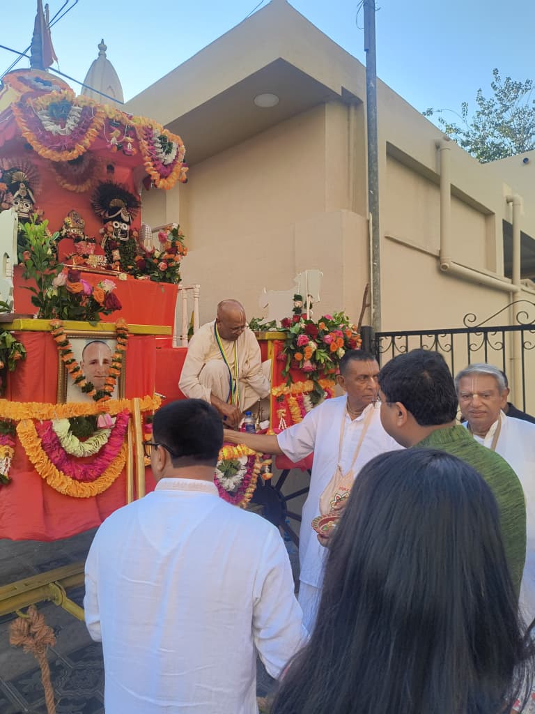 H.E. Bishwadip Dey, High Commissioner of India to Tanzania participated in the Lord Jagannath Rath Yatra organized by IS – photo 5